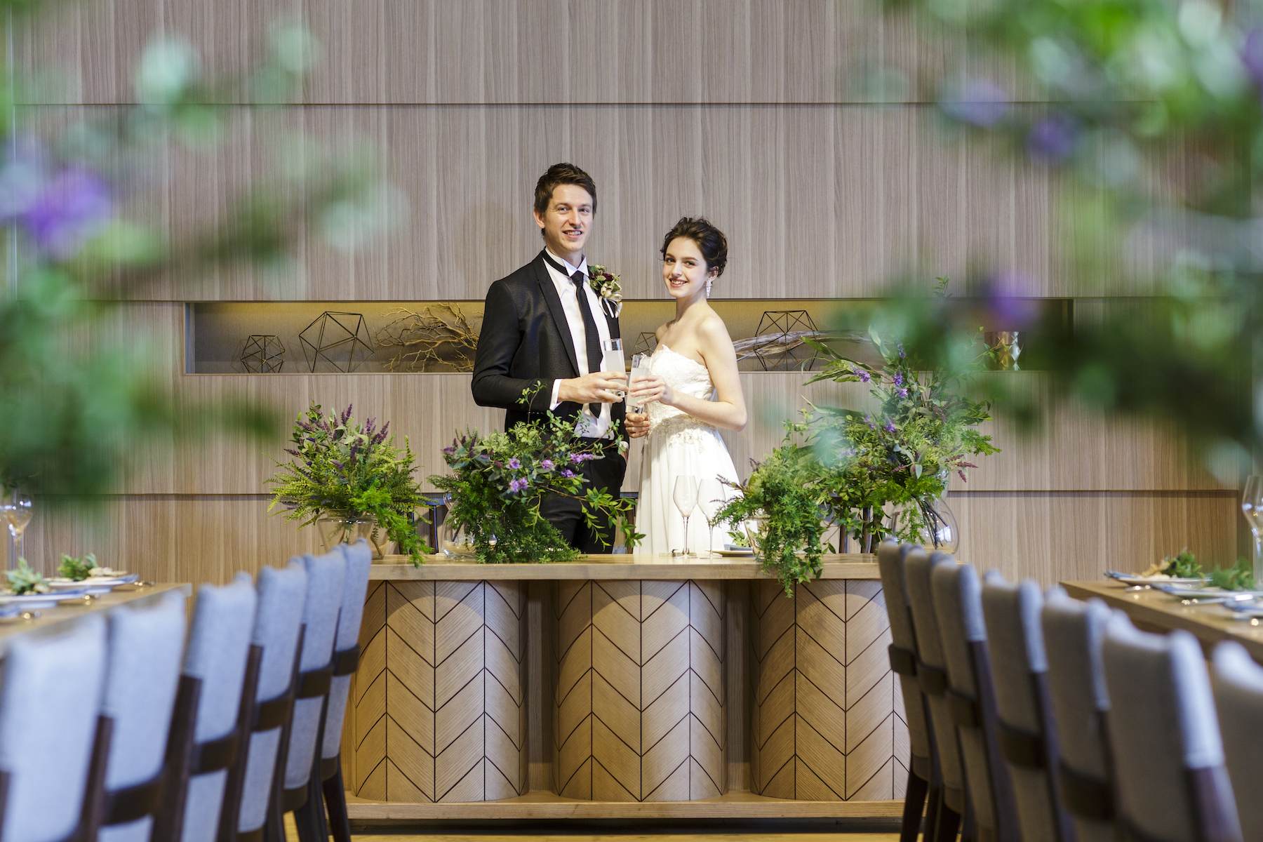 香川県高松市の結婚式場アナザースタイルの高砂でスナップ